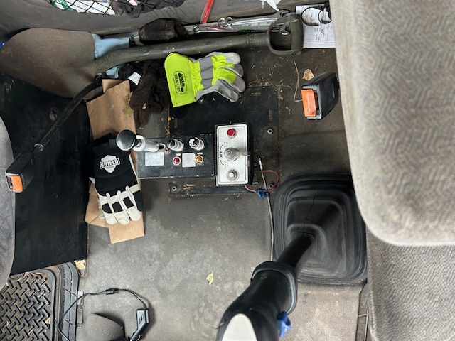 2002 VOLVO VHD - Image 13